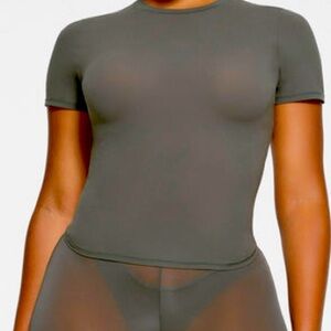 OMG SUNDAY SALE!🔥NWT🩶SKIMS! Women’s Fits Everybody Tshirt - Sz M, Gunmetal🔥
